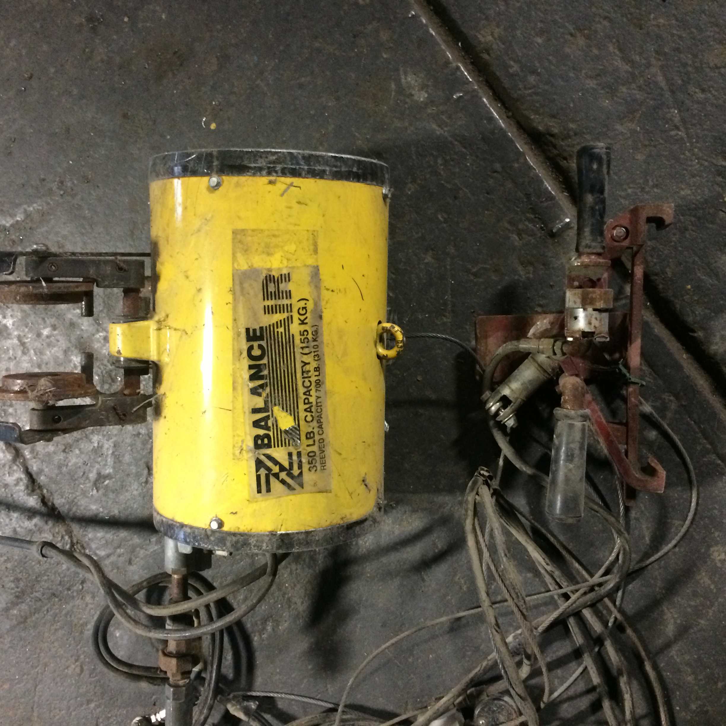 14 Units - Ingersoll Rand Zimmerman Pneumatic Air Balancers, Single Wire Rope Unit, 350 Lb And 250 Lb Hoists)