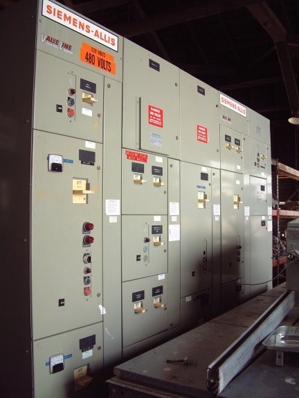 Siemens-allis 480 Volt Motor Control Center Panel With Size 1 And Size 4 Starters And 30 Kva Transformer)