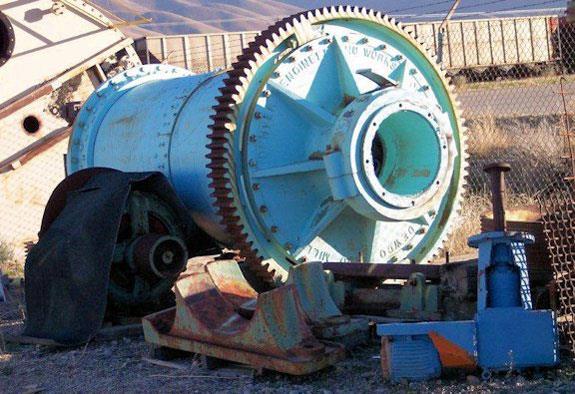 Denver 4' X 9' (1.2m X 2.7m) Ceramic Lined Ball Mill With 75 Hp Motor)